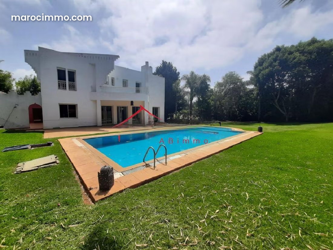Luxury 2,000 m² villa with swimming pool for rent in Souissi, Rabat — Rabat
