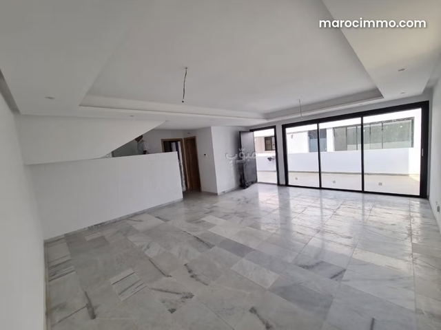Duplex à louer à la CGI bouskoura — بوسكورة