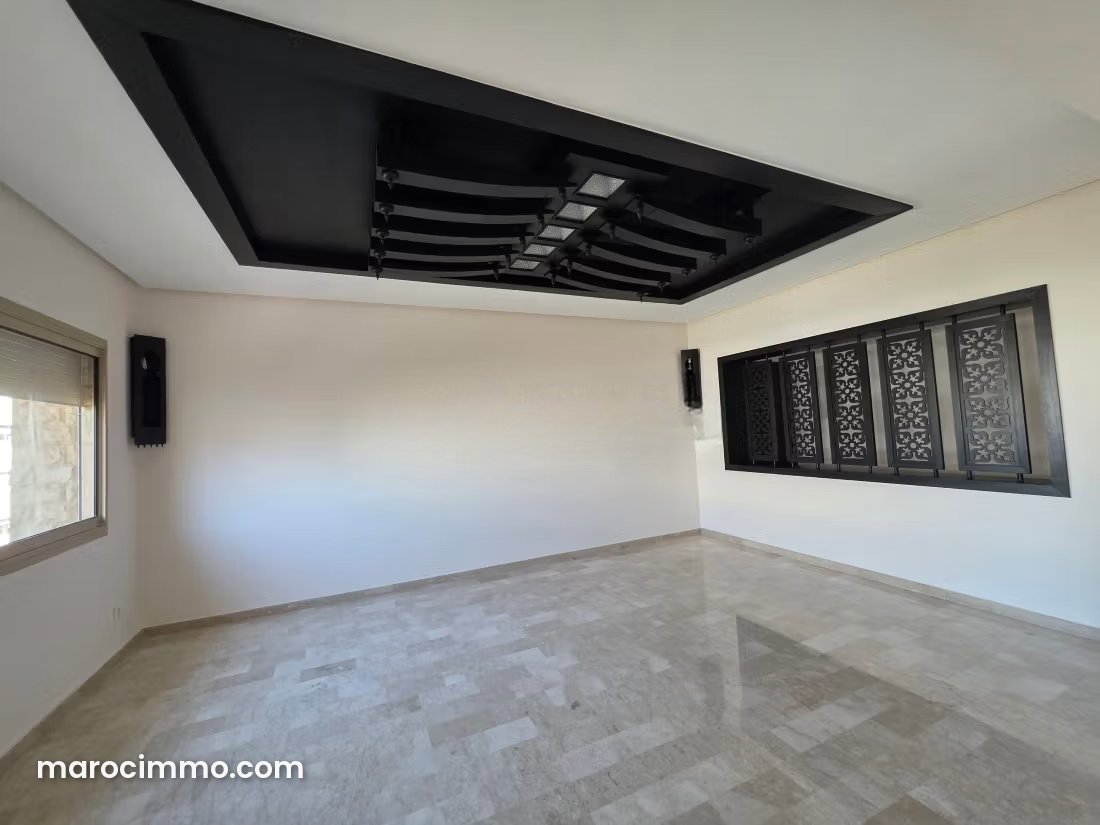 Appartement spacieux avec terrasse au quartier Riyad Rabat — Rabat