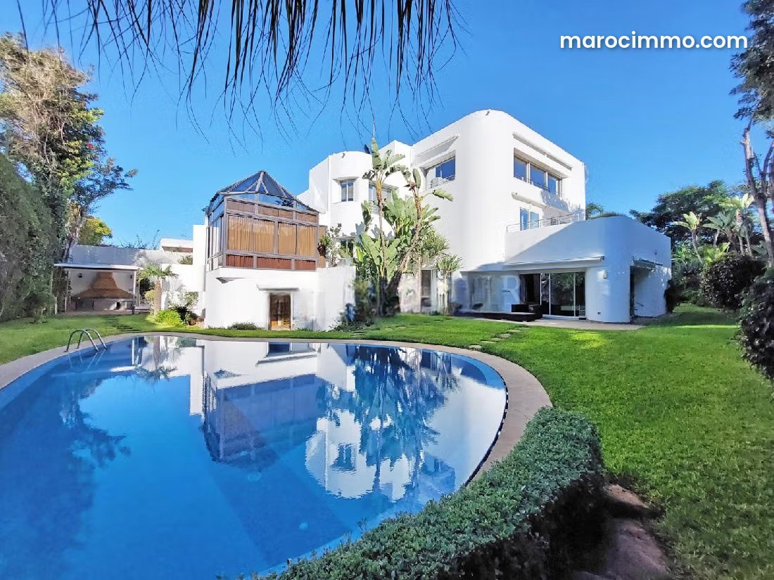 1,400 sqm Villa with 6 Bedrooms, Pool and Garden, Anfa, Casablanca — Casablanca