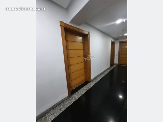 Bureau de 77 m2 à l'achat sur Abdelmoumen l. Immeuble professionnel Conciergerie à disposition, système de climatisation — 4