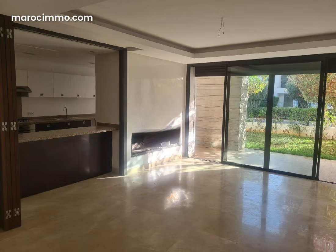 Appartement spacieux avec jardin et piscine à Bouskoura centre — Bouskoura