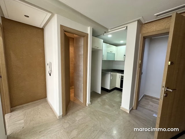 Location de bureaux à Bourgogne Ouest. Superficie 74 m². Avec ascenseur — 3