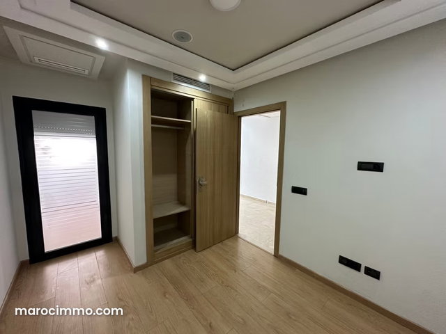 Location de bureaux à Bourgogne Ouest. Superficie 74 m². Avec ascenseur — 2