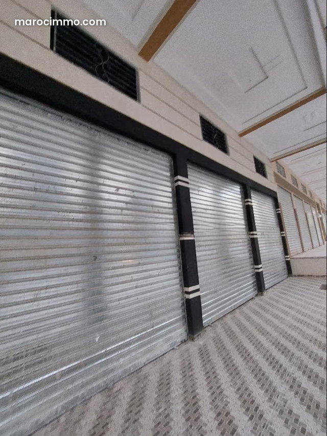 Magasin commercial avec sous sol cave — 3