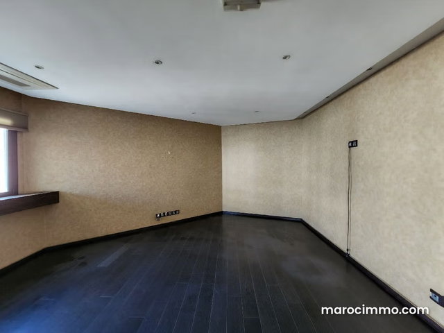 Bureau 365 m² aménagé, bd Massira — 2