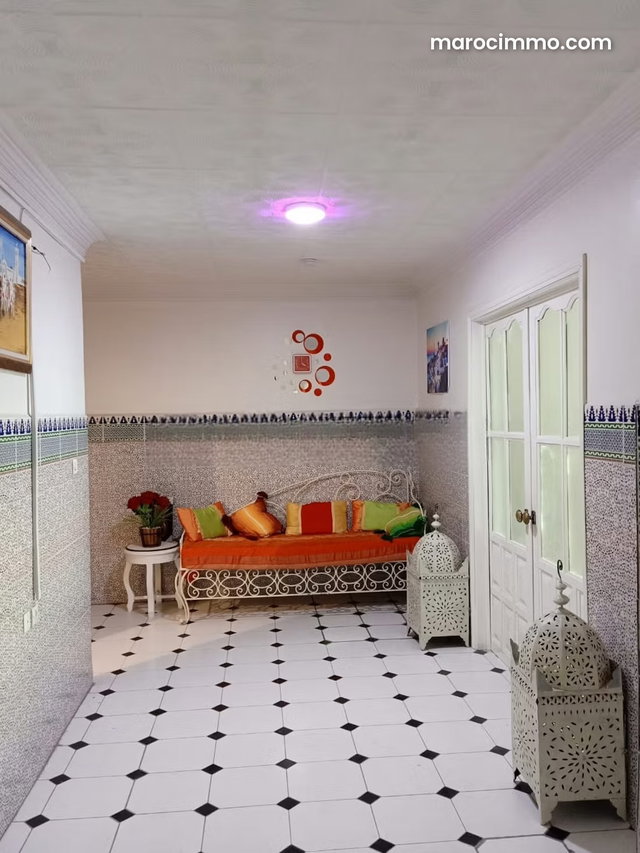 Apartment for rent in Nejma 3 bedroom Surface 140 m². Typical Moroccan living room, secure residence — 4