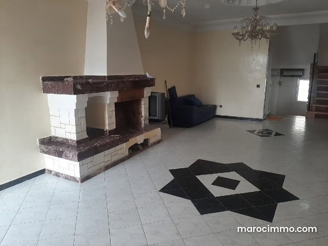Vends villa 3 niveaux face mer quartier résidentiel — 2