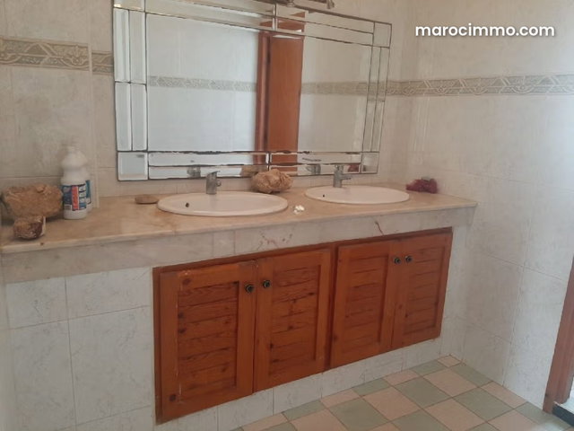 Vends villa 3 niveaux face mer quartier résidentiel — 5