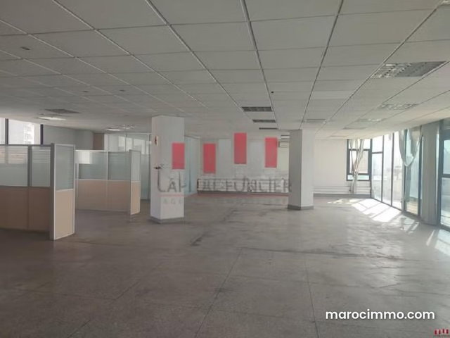 Immeuble professionnel R 7 en plein bld haasan 1 de 7600 m a la vente — 2