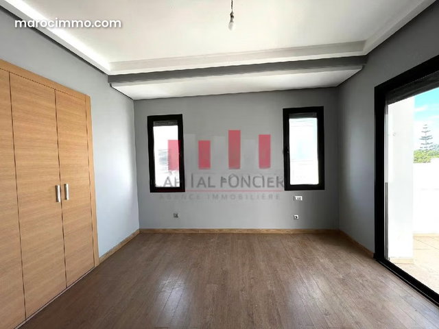 Tres jolie villa a louer /4chambres /bouskoura — 4