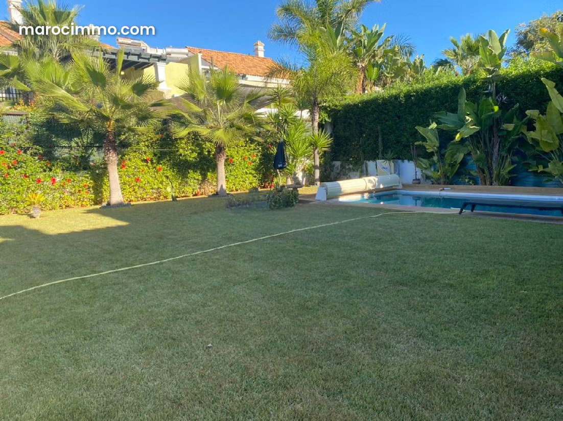 750 sqm villa with pool and garden in Dar Bouazza — Dar Bouazza