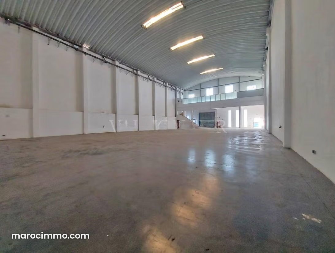850 sqm Warehouse with Loading Dock and 10 m Ceiling, Central Bouskoura — Bouskoura