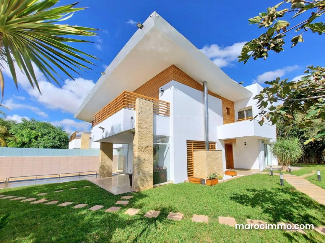 616 sqm Villa with Swimming Pool for Sale, Bouskoura Green Town — Bouskoura