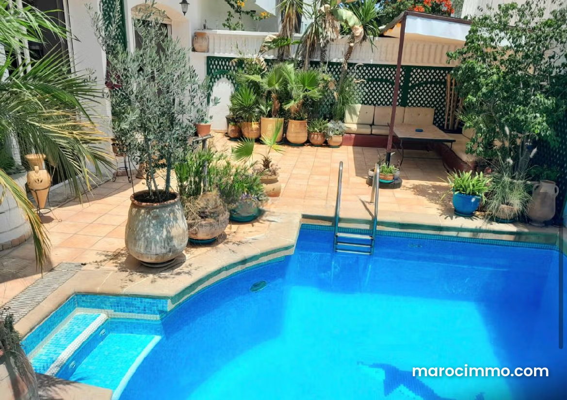 600 sqm Villa with Swimming Pool and Spa, Aïn Diab, Casablanca — Casablanca