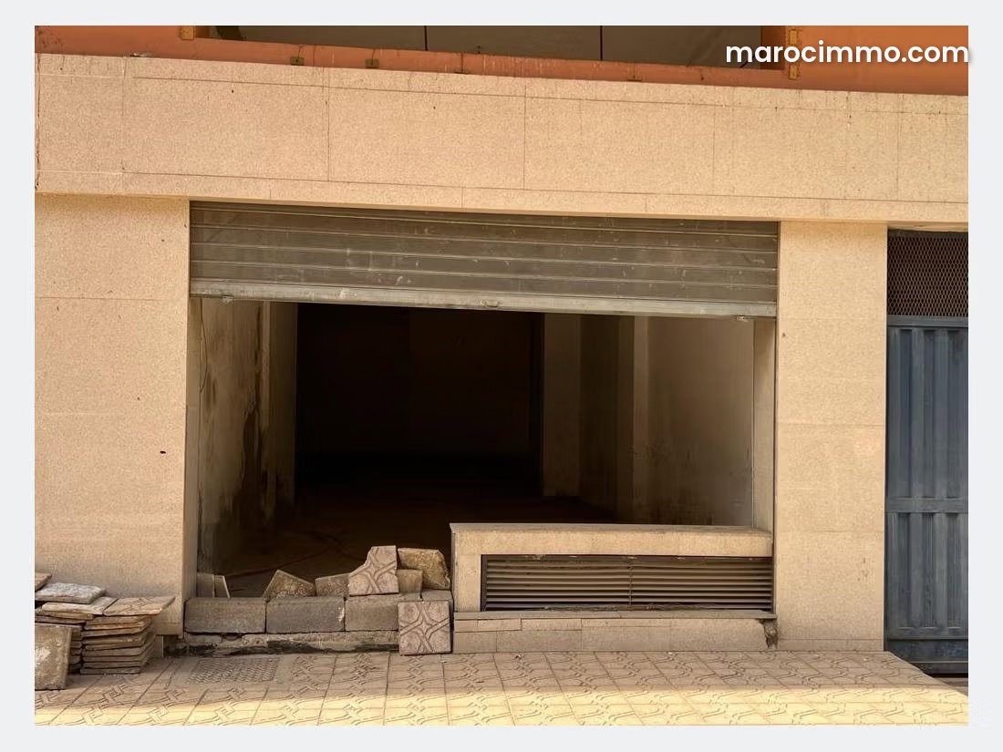 Local commercial 153 m², Guéliz, Marrakech, vitrine sur axe passant — Marrakech
