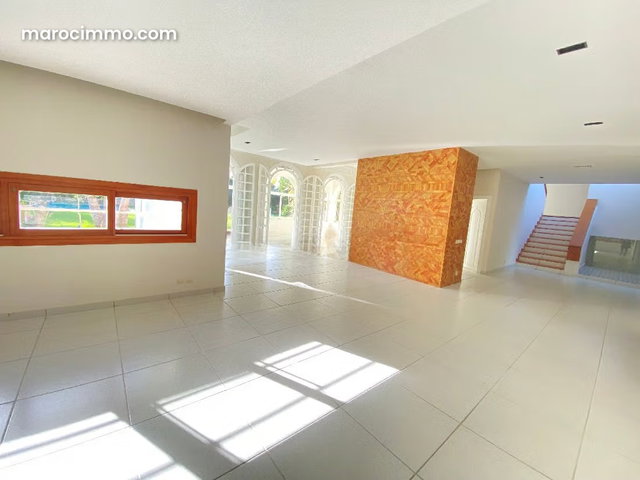 Maison de luxe à louer avec piscine et beau jardin — 3