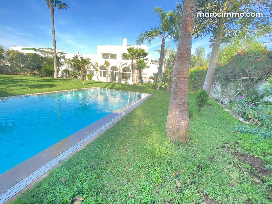 Villa à louer aux Ambassadeurs, Rabat, jardin et piscine — Rabat