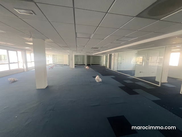 Bureau à la location 350m2 sur le boulevard d'anfa immeuble professionnel — Casablanca