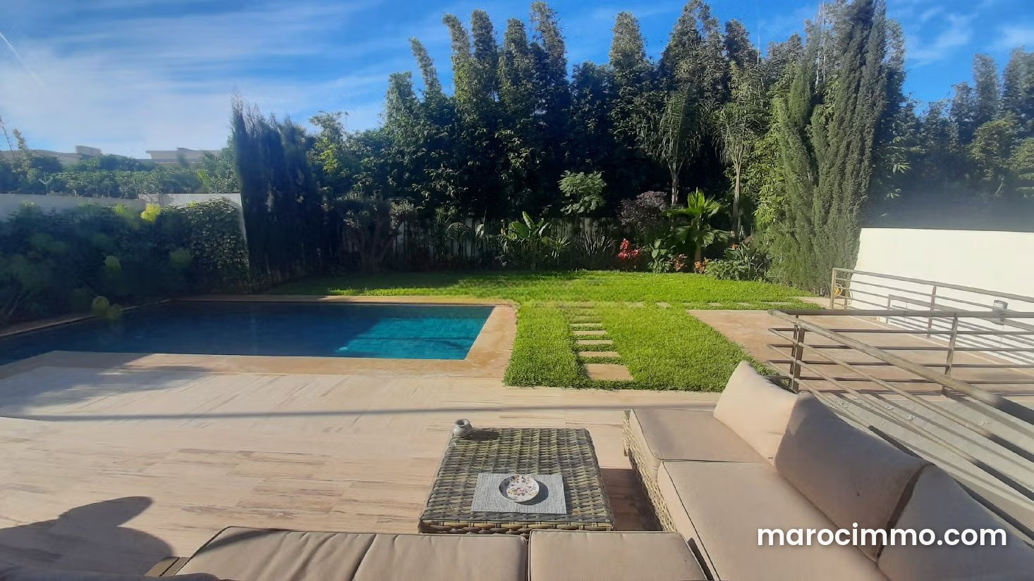 Villa 651 m², piscine et vue montagne, Bouskoura centre — Bouskoura