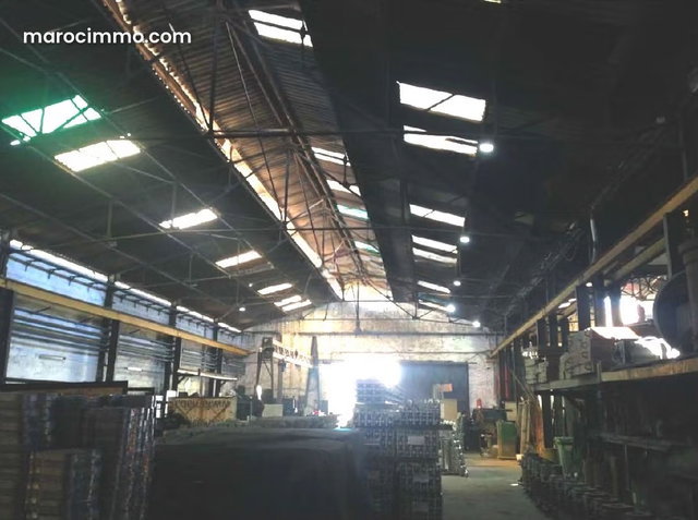 Local industriel de 2346m² à Ain Sebaa — 2