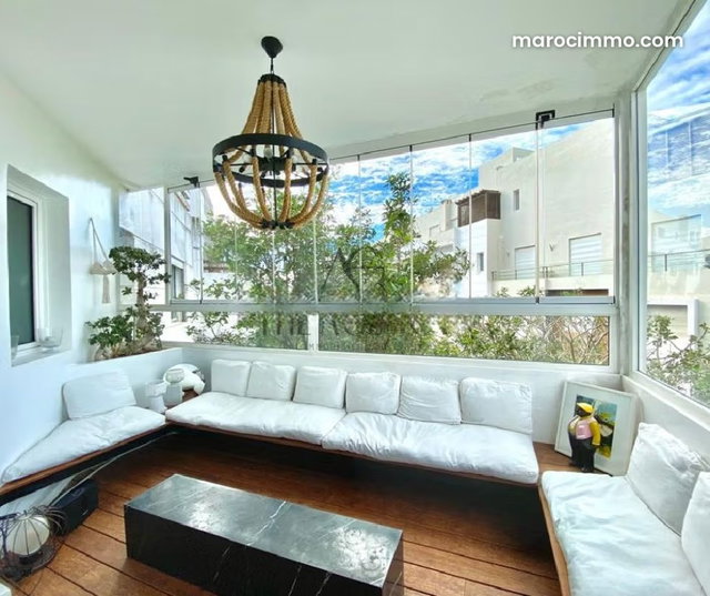 Beautiful Empty Apartment in Ain Diab — 2