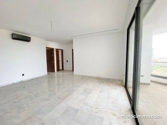 Louez cet appartement à Casablanca Finance City. 3 pièces confortables. Avec ascenseur et espace vert — 3
