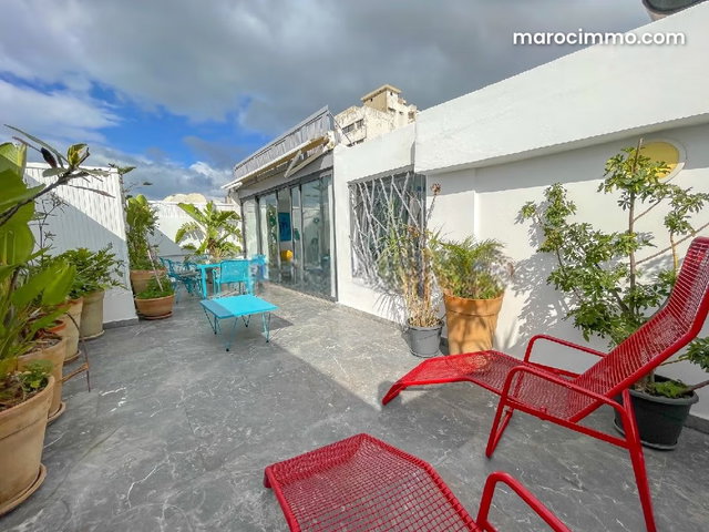 Golden Triangle, Furnished Duplex 175m² with Terrace — 2