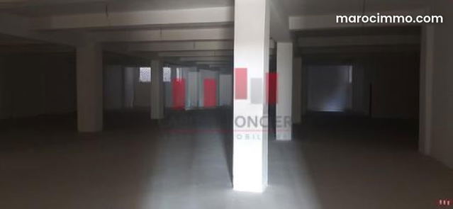 Hangar industriel de 1800 m2 sur 2 étages avec monte charge a la location zone industrielle mohammedia — المحمدية