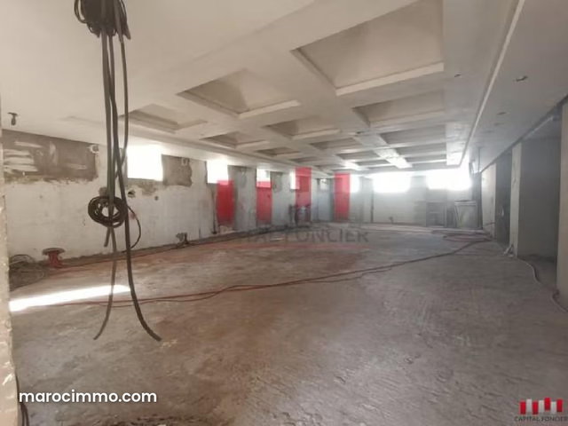 Bâtiment commercial de 1200m2 à la location Californie — 4