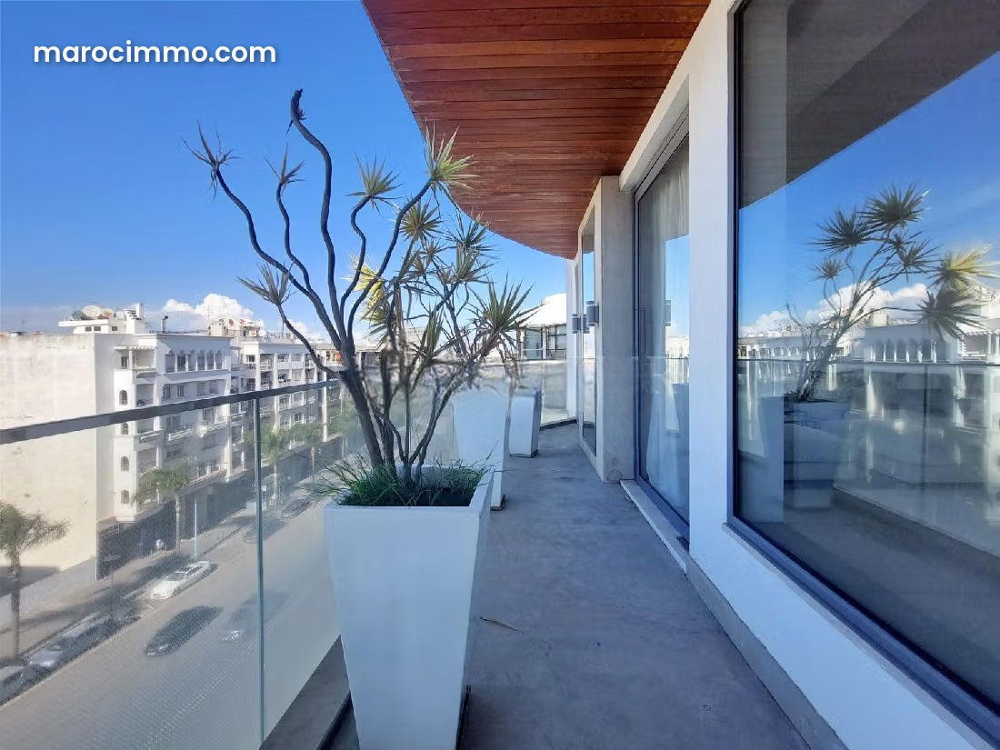 150 sqm Apartment with Terrace for Rent in Racine, Casablanca — Casablanca