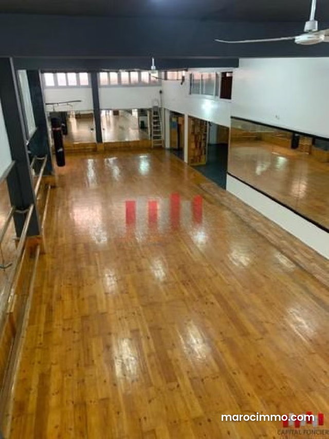 Local commercial de 220m2 à la location Bourgogne — 5