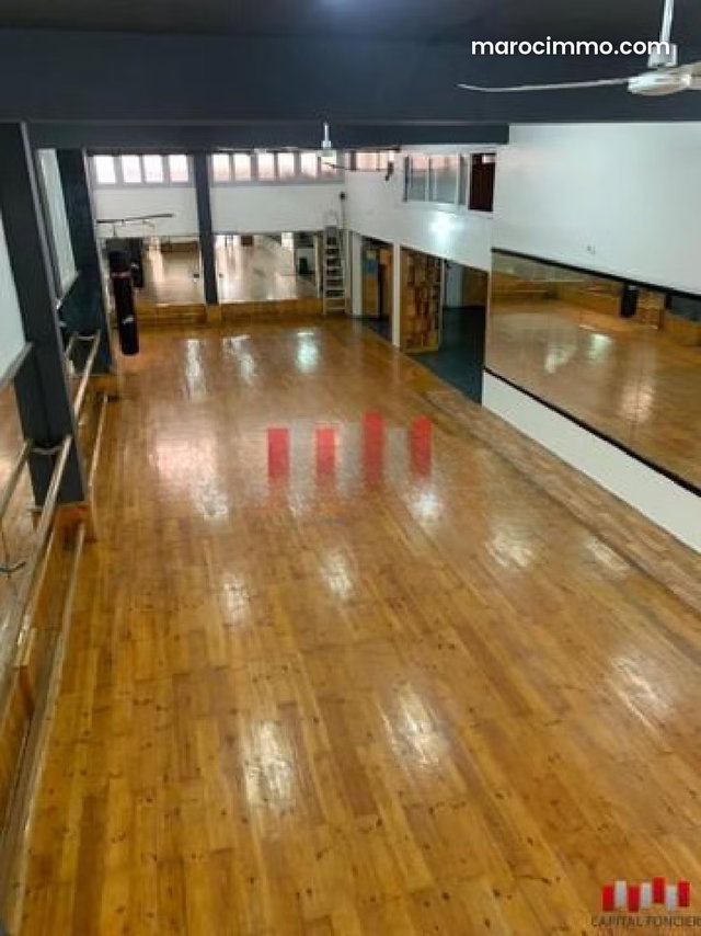 Local commercial de 220m2 à la location Bourgogne — 4