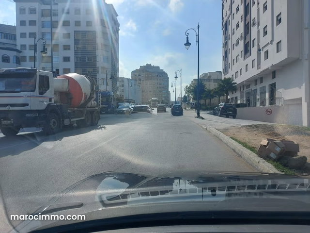 Superbe Terrain 3000 m2 à Coté de Nouvelle Gare routière — 3
