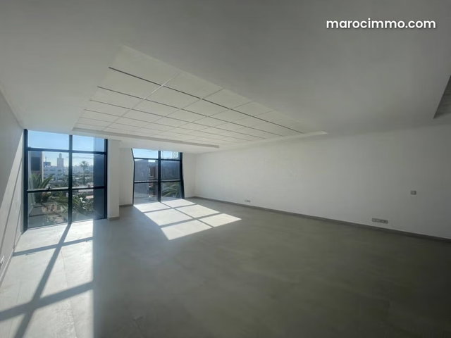 Plateau de bureau Neuf 130m2 à LOUER — 2