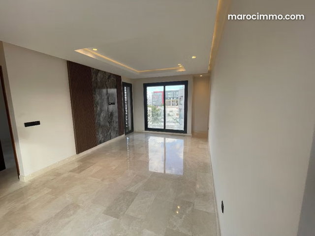 Appartement en location à Oasis. Surface totale 60 m². Chauffage central et porte blindée — 3