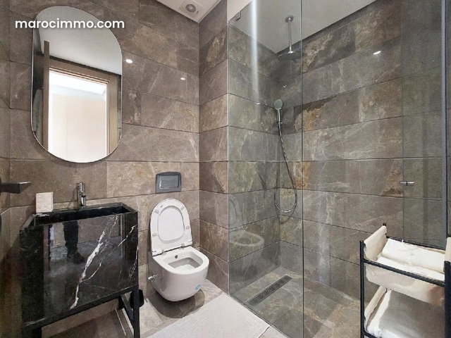 Location luxueux appartement meublé moderne 2chambres avec terrasse et vue mer, Anfa — 5