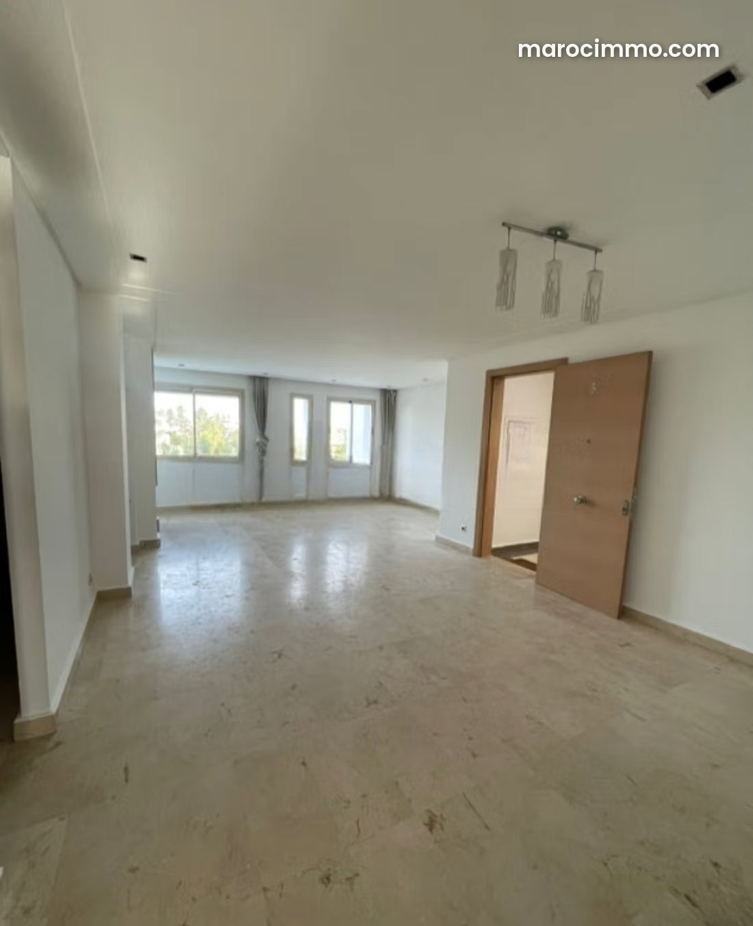 155 sqm apartment with terrace and swimming pool in central Bouskoura — Bouskoura