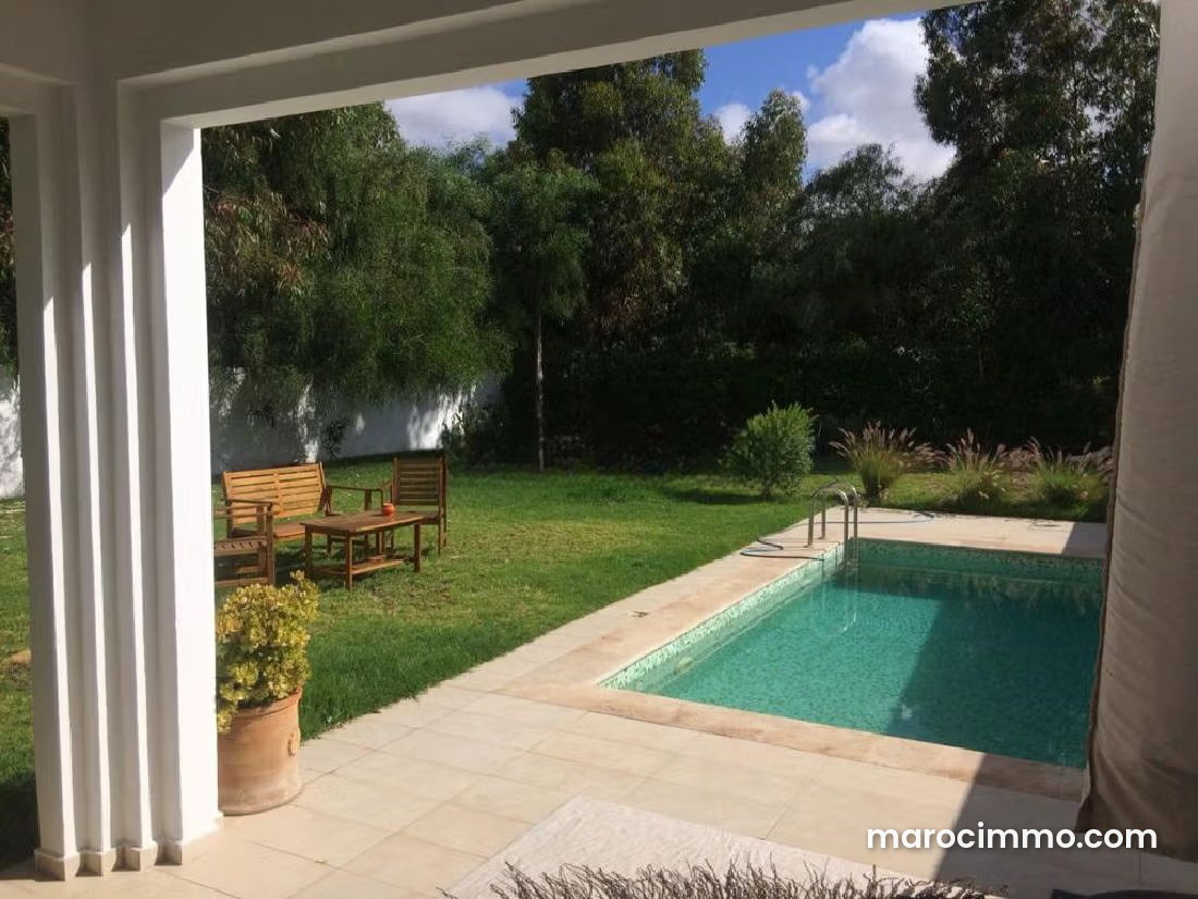655 sqm villa with swimming pool and garden, Bouskoura Centre — Bouskoura