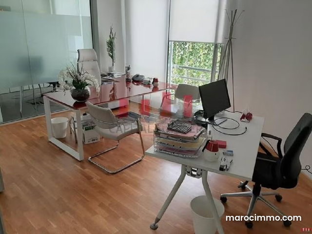 Villa moderne a usage professionnel aménagé de 820 m2 quartier palmier a la location — 2