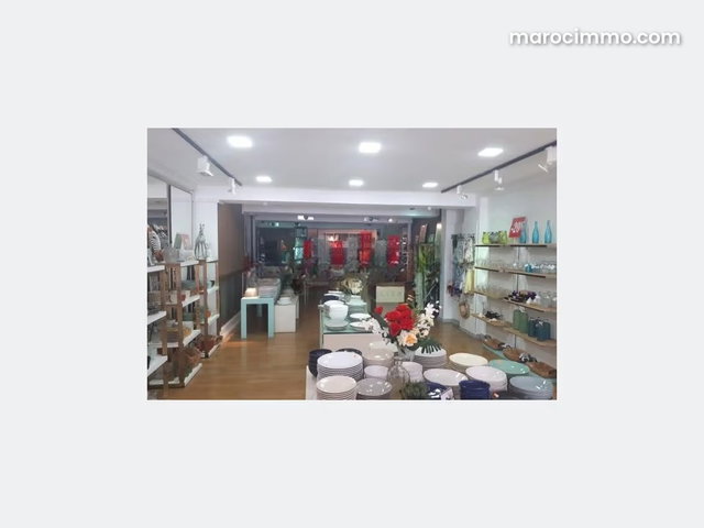 EXCELLENT LOCAL COMMERCIAL DE 359 m2 en plein bld Moussa Ibnou Noussair GAUTHIER — 2