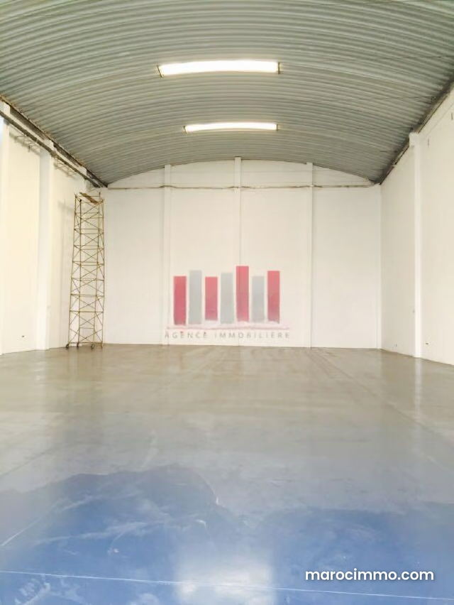 Depot industriel aux normes internationales de 680 m2 a la location a Bouskoura Zone industrielle — Casablanca