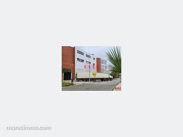 Usine industrielle de 1400 m2 de surface utile Zone Franche Tanger a la location — Tanger