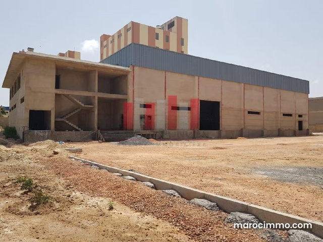 Usine industrielle semi fini de 6.000 m2 de terrain en plein zone industrielle de oulad saleh bouskoura a la vente — 2