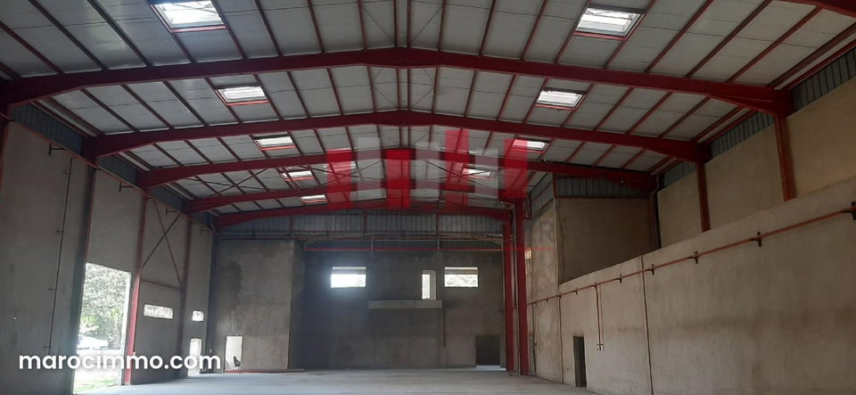 Usine industrielle semi fini de 6.000 m2 de terrain en plein zone industrielle de oulad saleh bouskoura a la vente