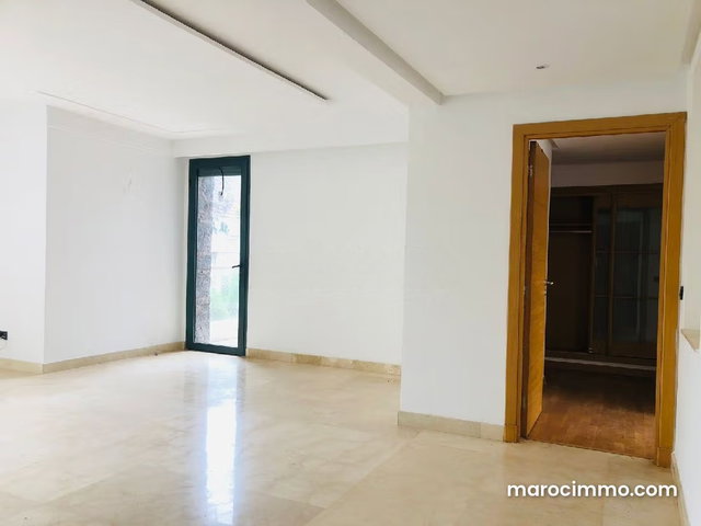 Beautiful Empty Apartment for Rent in the Green City — 2