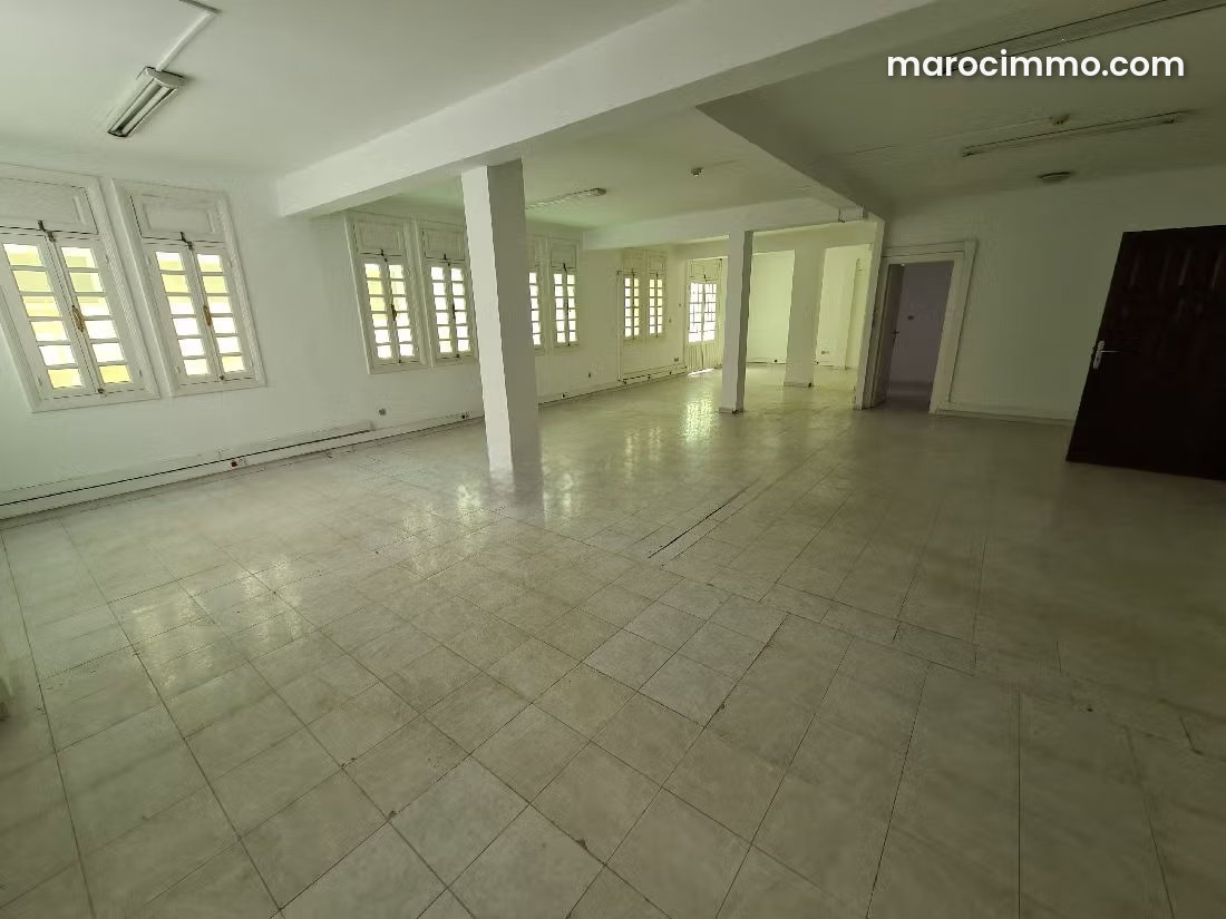 Bureau 357 m² avec terrasse, Agdal, Rabat — Rabat