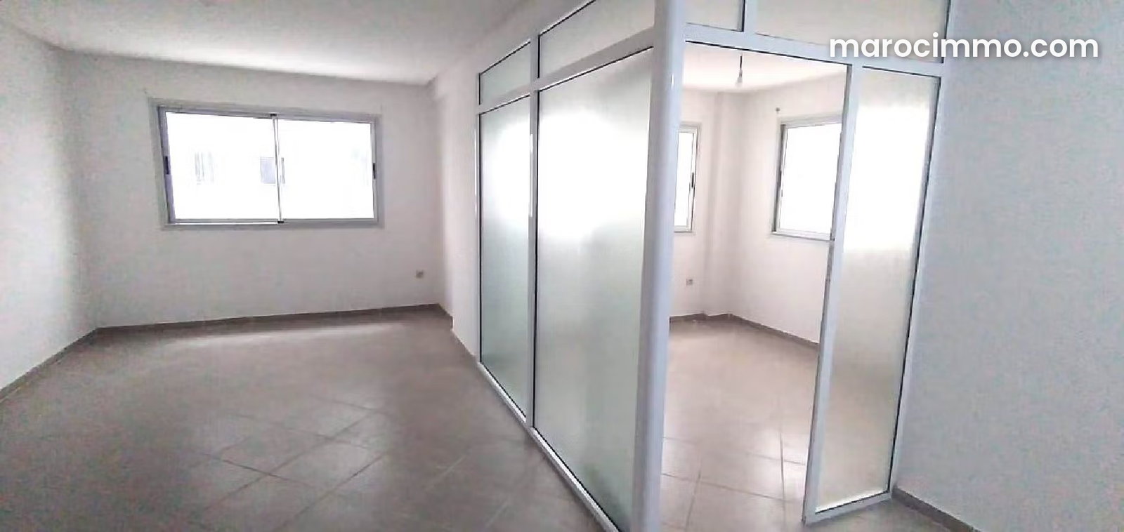 Bureau 41 m², centre de Kénitra, immeuble avec concierge — Kénitra