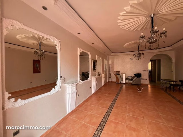SPA avec Hammam et salon de coiffure à louer situé à Guéliz — 2