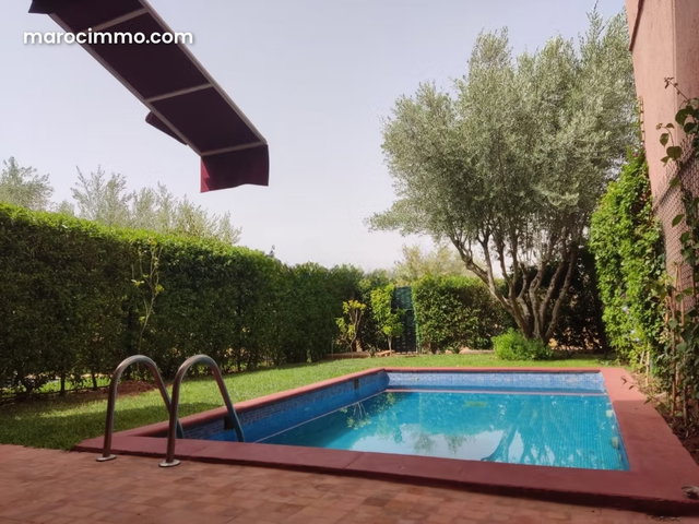 Petite villa meublée Front Golf piscine — 3